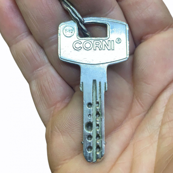 COPIA CHIAVE CORNI T12 - Servizio di duplicazione e taglio chiavi di sicurezza online